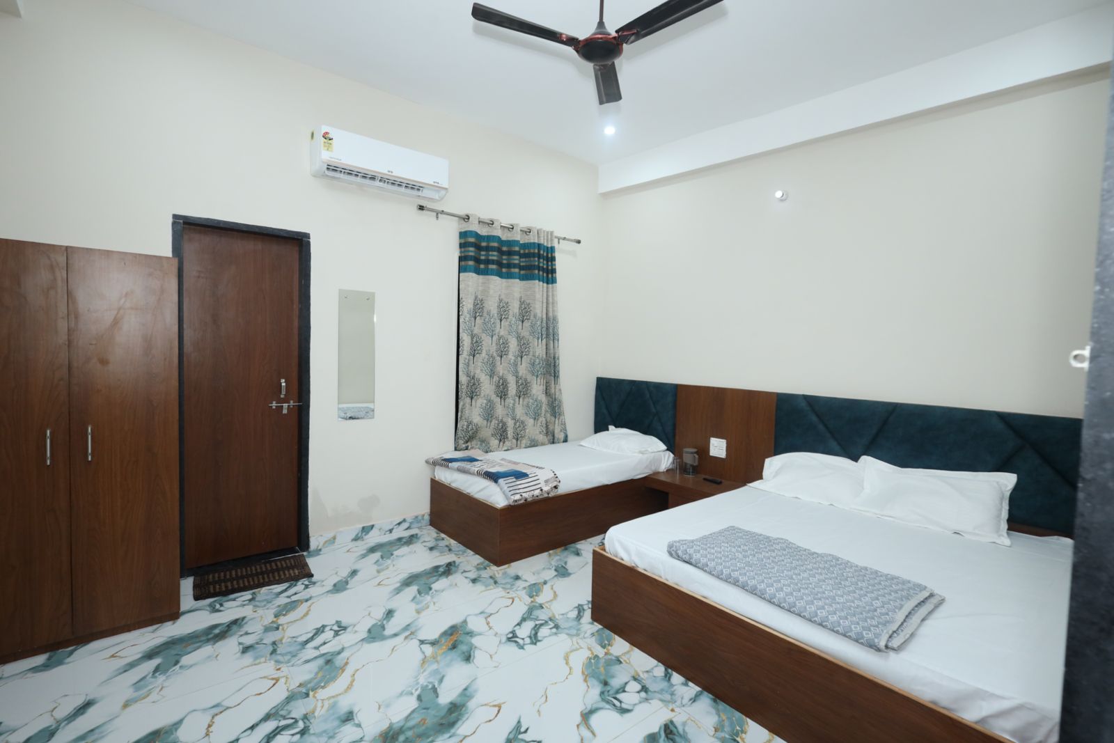 Family Room — Spacious Twin Bed with AC